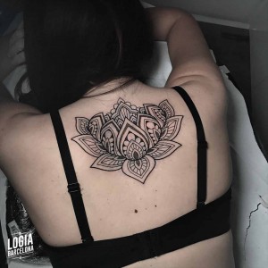tatuaje_espalda_flor_lotto_logiabarcelona_willian_spindola_